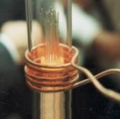 Inductief solderen van verbindingen onder vacuum